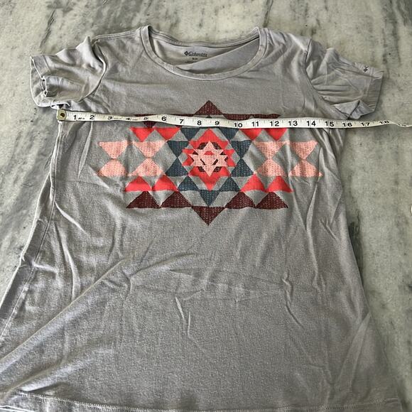 Columbia Geometric Quilt Pattern Gray T-Shirt Woman Size Small - Picture 7 of 8